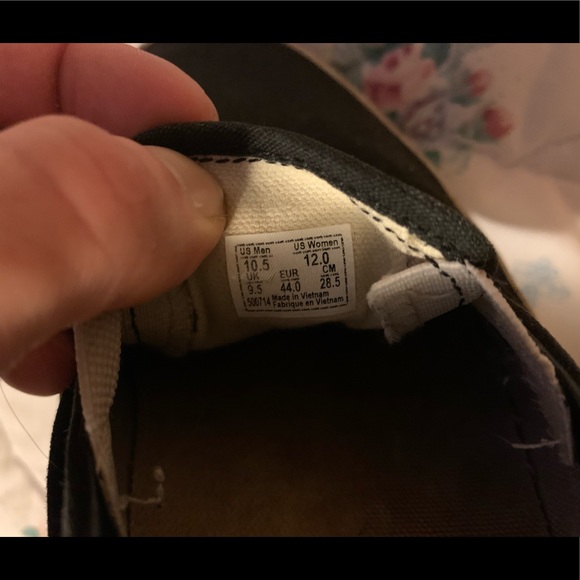 Men’s Vans Slip On Shoes (Size 10.5). - Picture 3 of 3